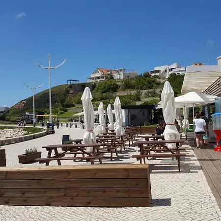 Beach House Surfing And Sea Views Appartamento Praia da Lourinhã